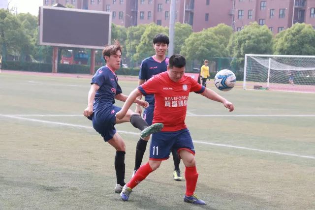 步行者大胜尼克斯32分 大比分追至2-2进天王山